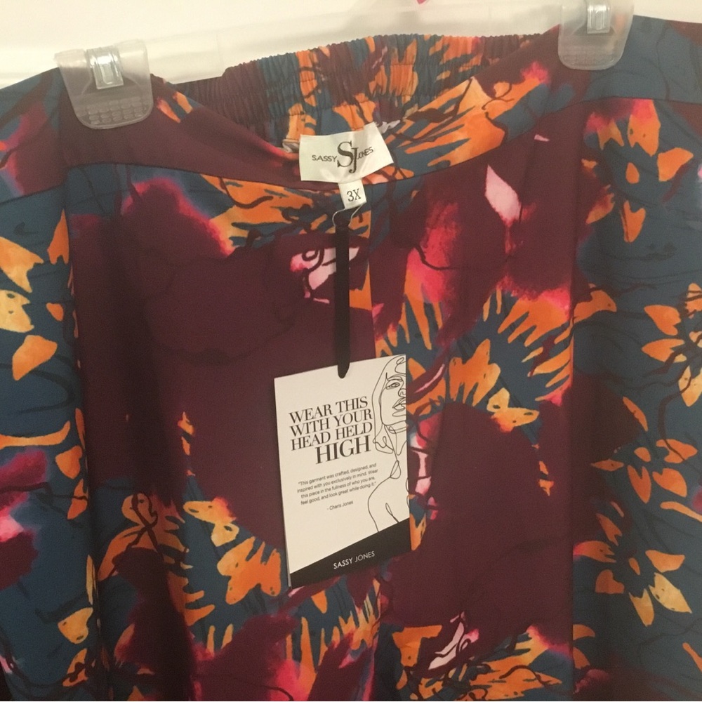 Sassy Jones Pant Suit - Picture 5 of 8